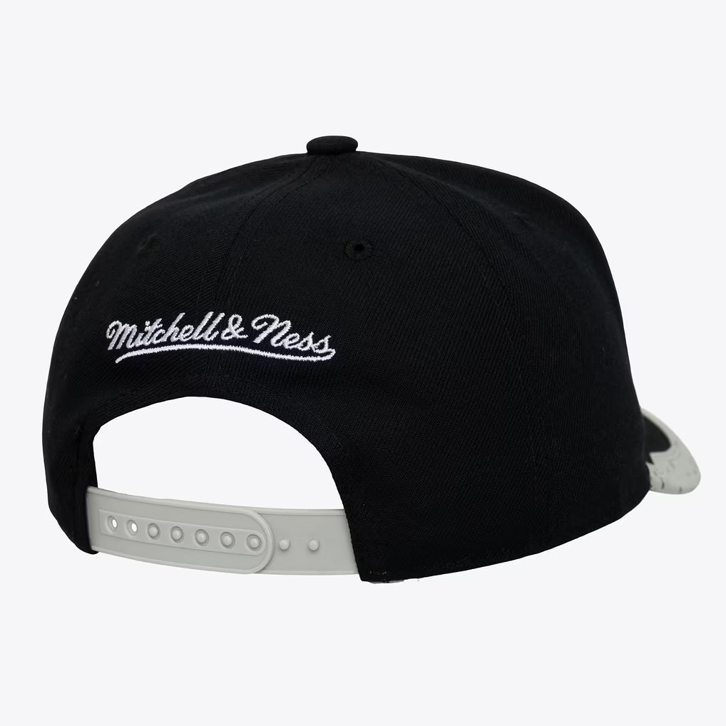 Chicago Bulls White/Black Day One Pro Pinch Snapback Hat