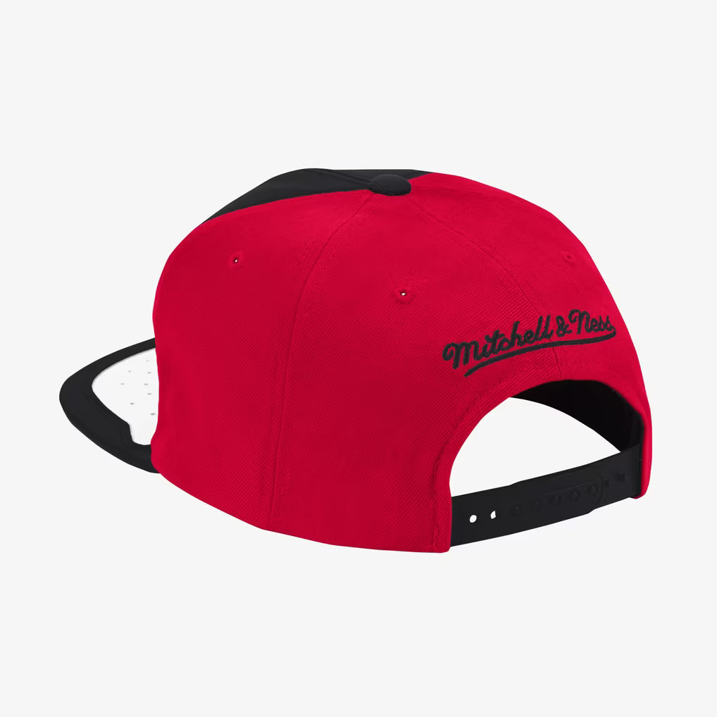 Black/White/Red Chicago Bulls Day One Snapback Hat