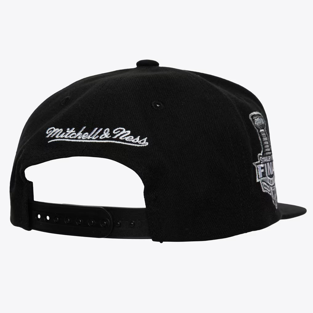 Chicago Blackhawks Black Top Spot Snapback Hat