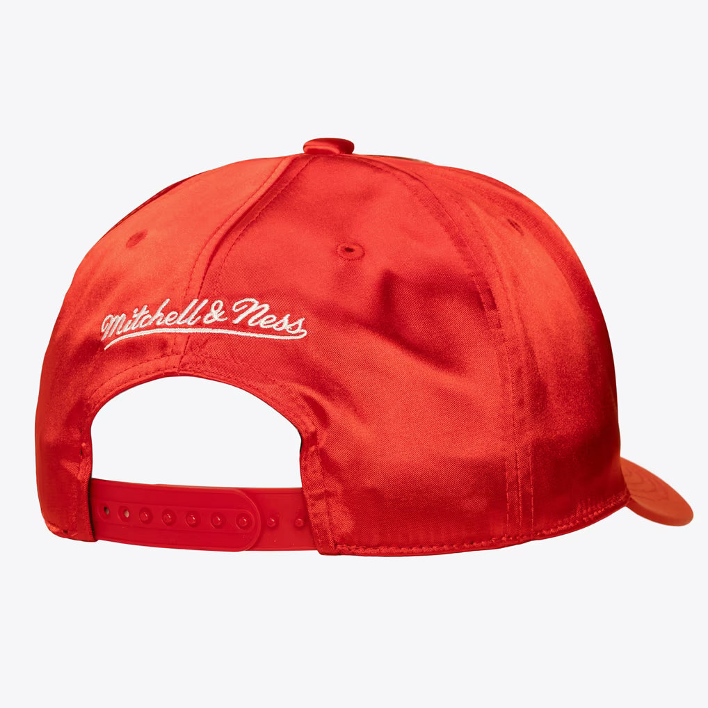 Chicago Bulls Red Zig Zag Satin Pro Pinch Snapback Hat