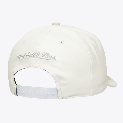 Chicago Bulls White Day One Pro Pinch Snapback Hat