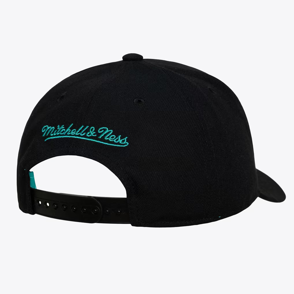 Vancouver Grizzlies Black Hardwood Classics 404 Club Camo Pro Pinch Snapback Hat