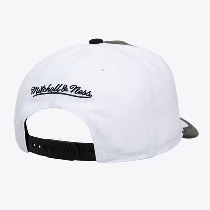 Chicago Bulls Black/White Day One Pro Pinch Snapback Hat